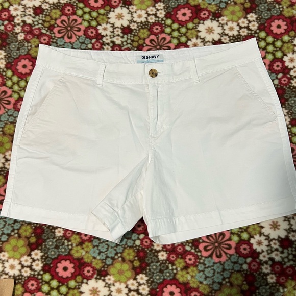 Old Navy White Shorts - Picture 3 of 9